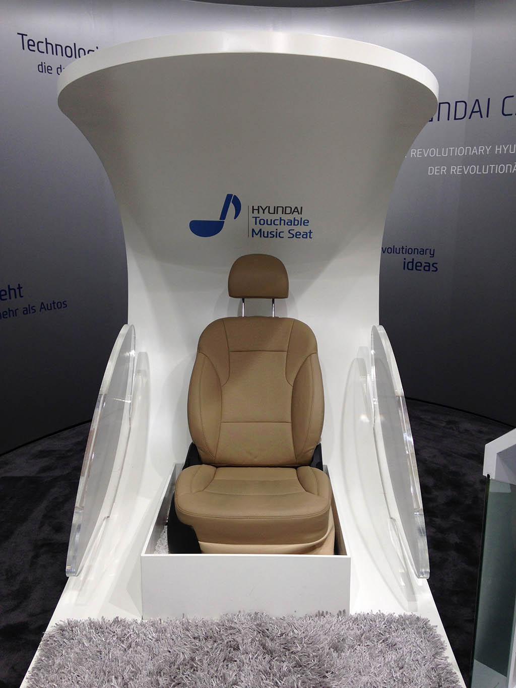 Hyundai Touchable music seat