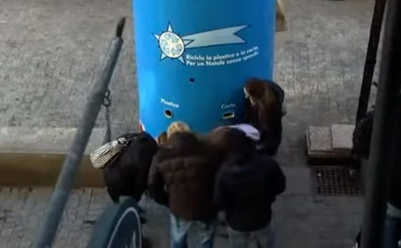 Volkswagen: Instant Christmas Recycler